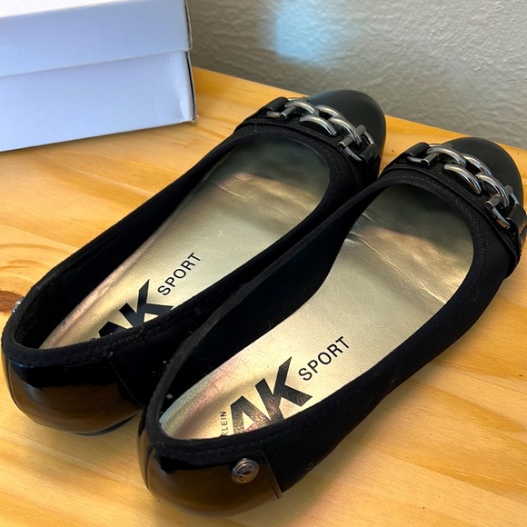 NEW Anne Klein Sport Flats Size 7.5M - Picture 3 of 7